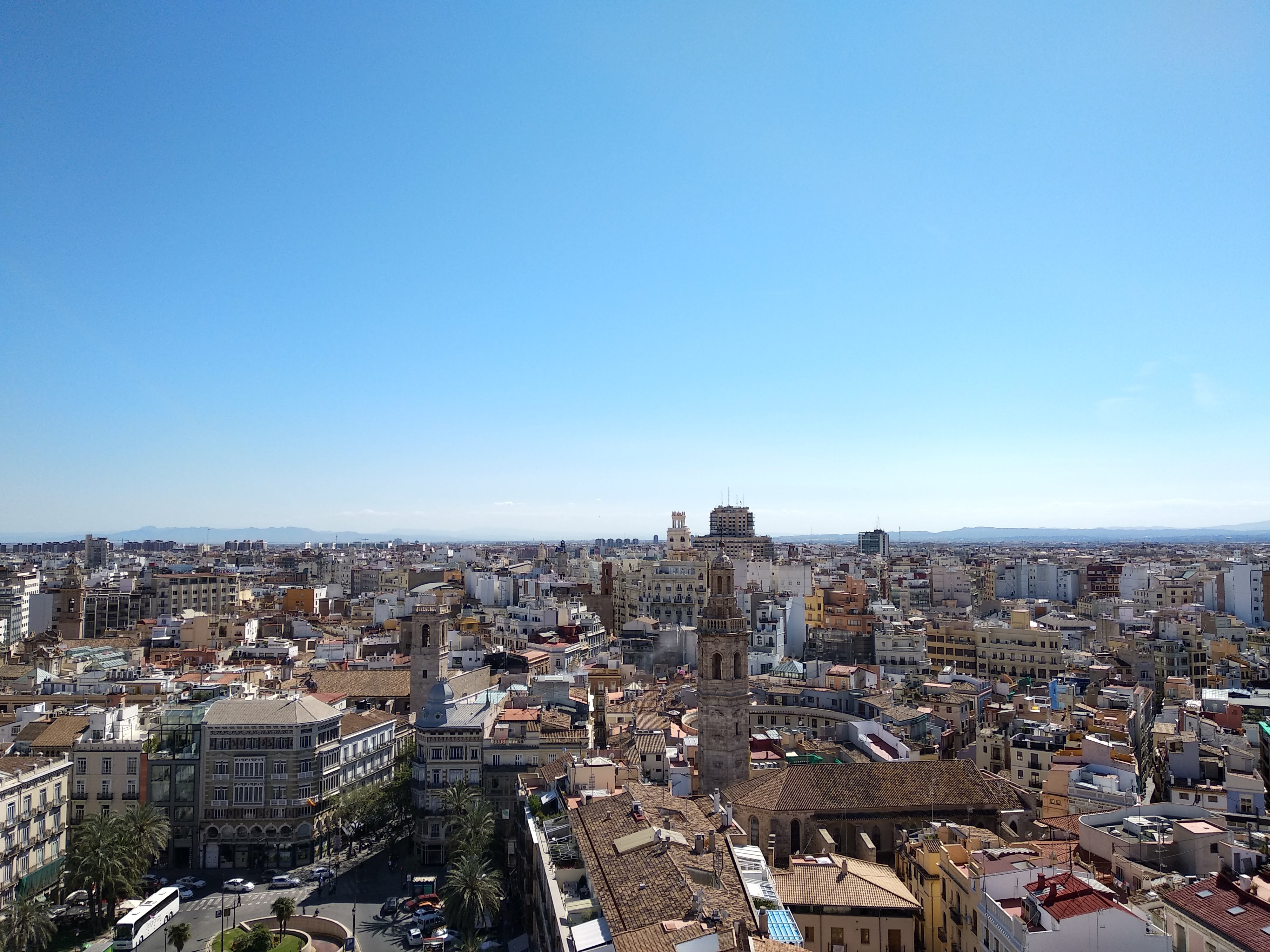 Przepiękne wybrzeże Costa del Azahar w Hiszpanii - panorama miasta